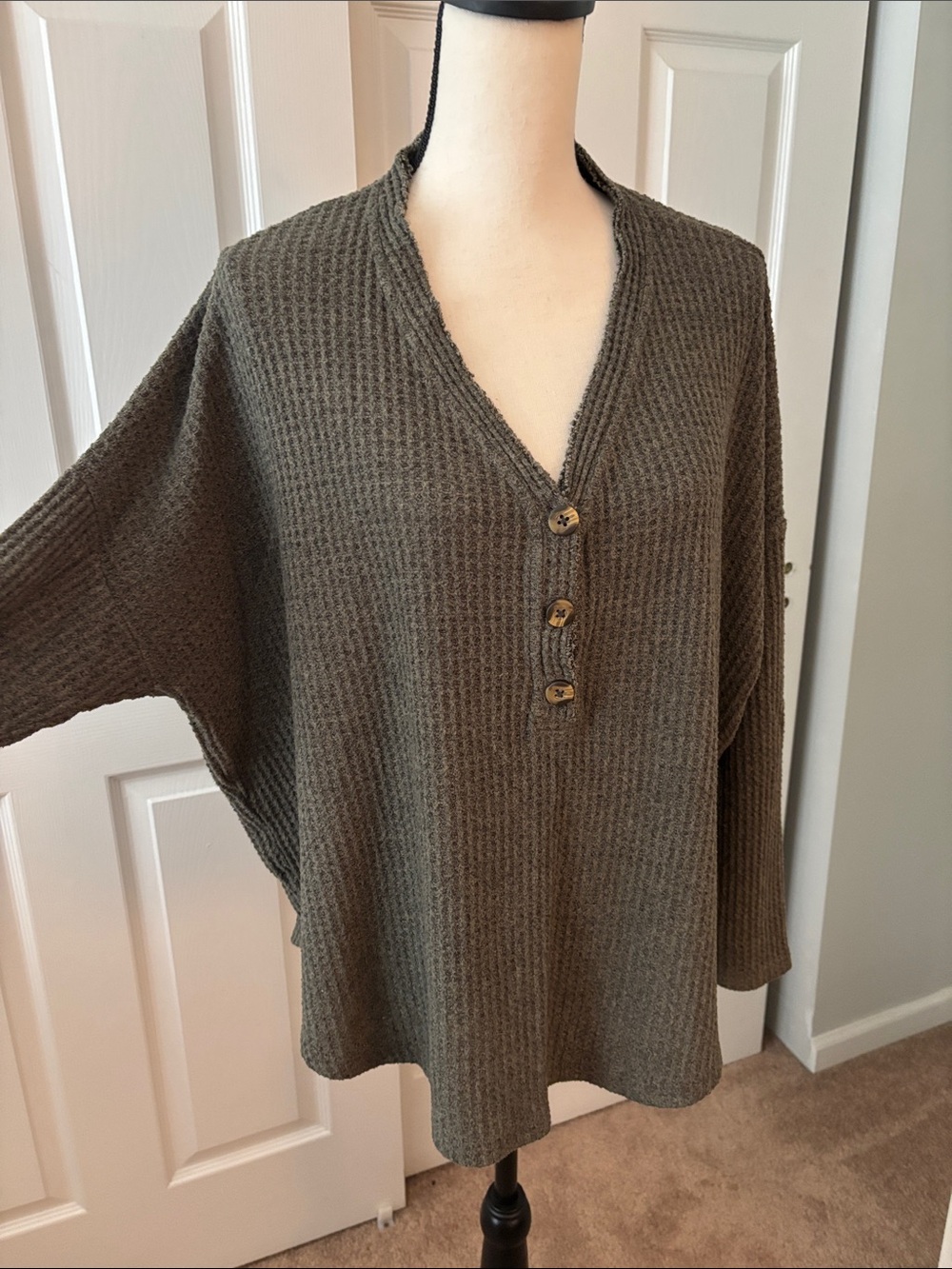 Waffle Knit V-Neck Button Pullover Sweater - Olive